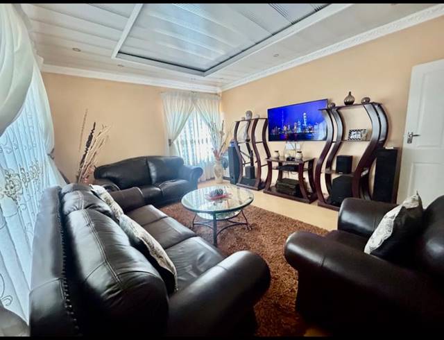 3 BEDROOM HOUSE FOR SALE IN VANDERBIJLPARK CE 2